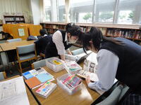 おすすめの本のPOP展示